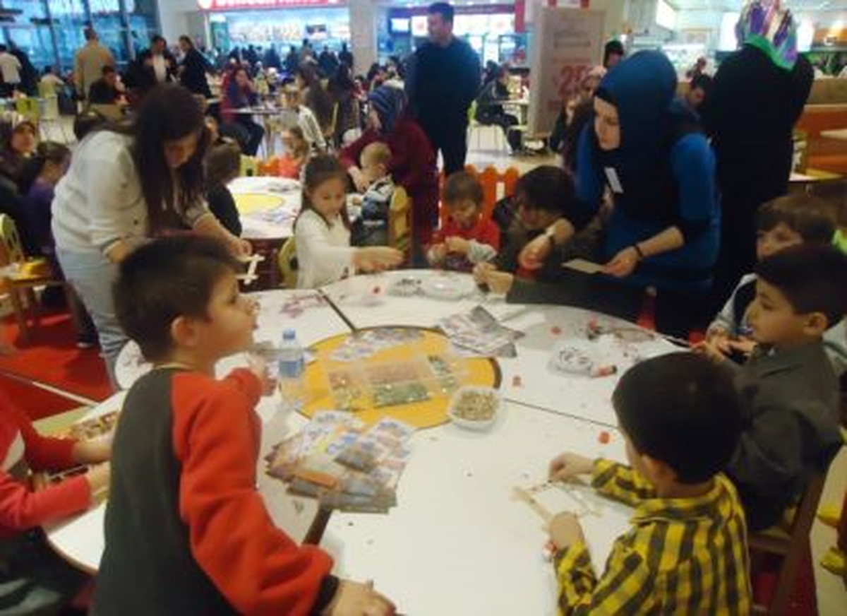 Çocuklar Ada AVM\'de Doyasıya Eğlendi