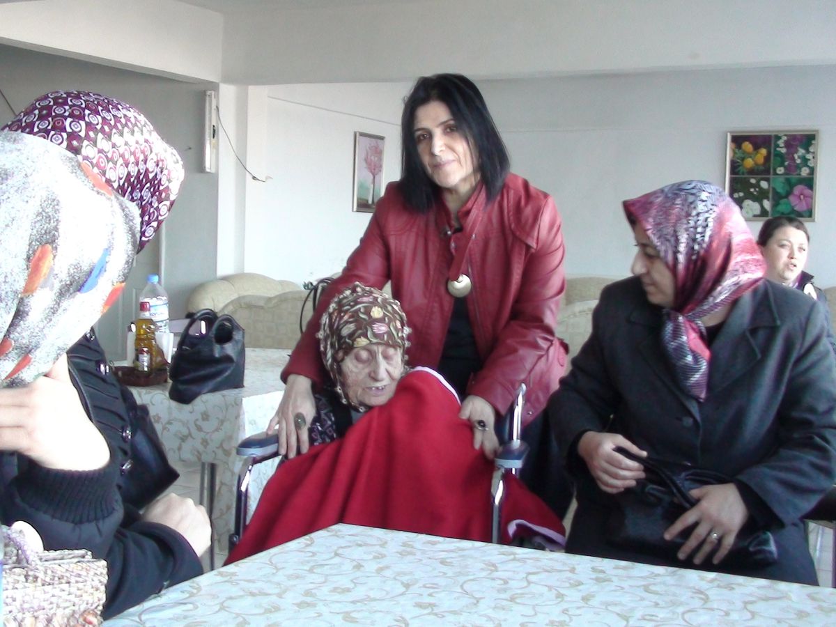 Çocuklardan Huzurevine Ziyaret
