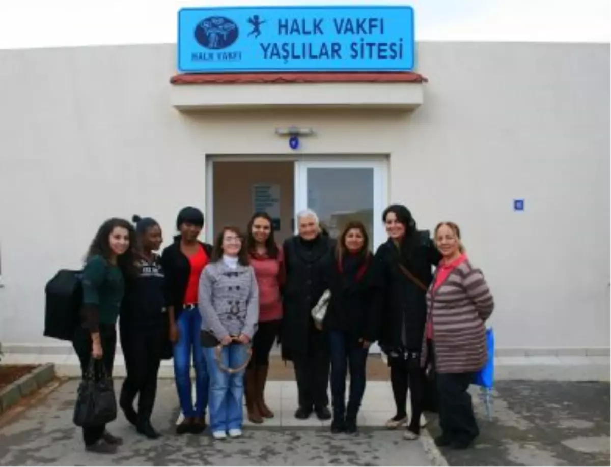 DAÜ İletişim Öğrencilerinden Yaşlılara Vefa