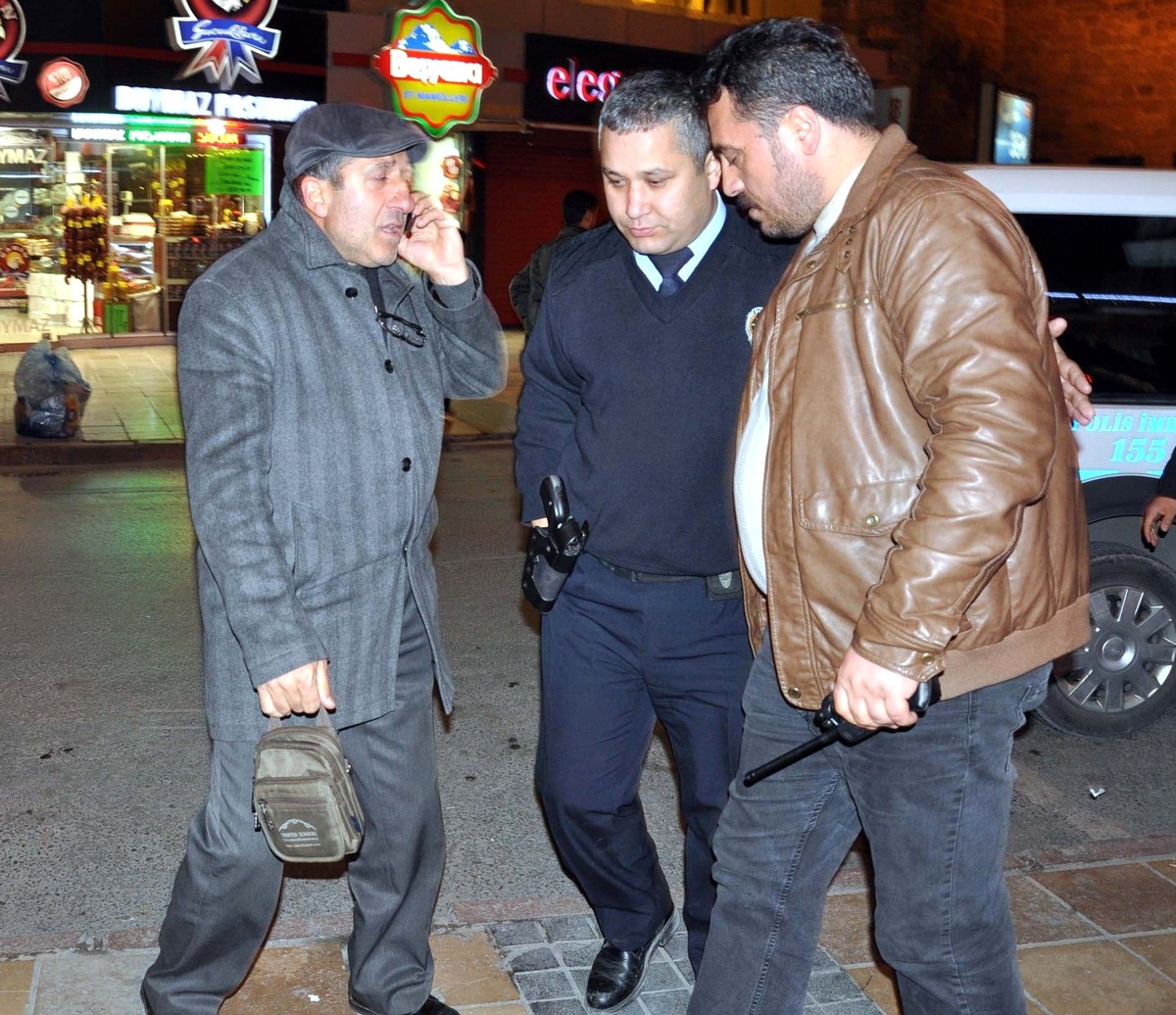 Dolandırıcılar İçin Otomobilini Sattı