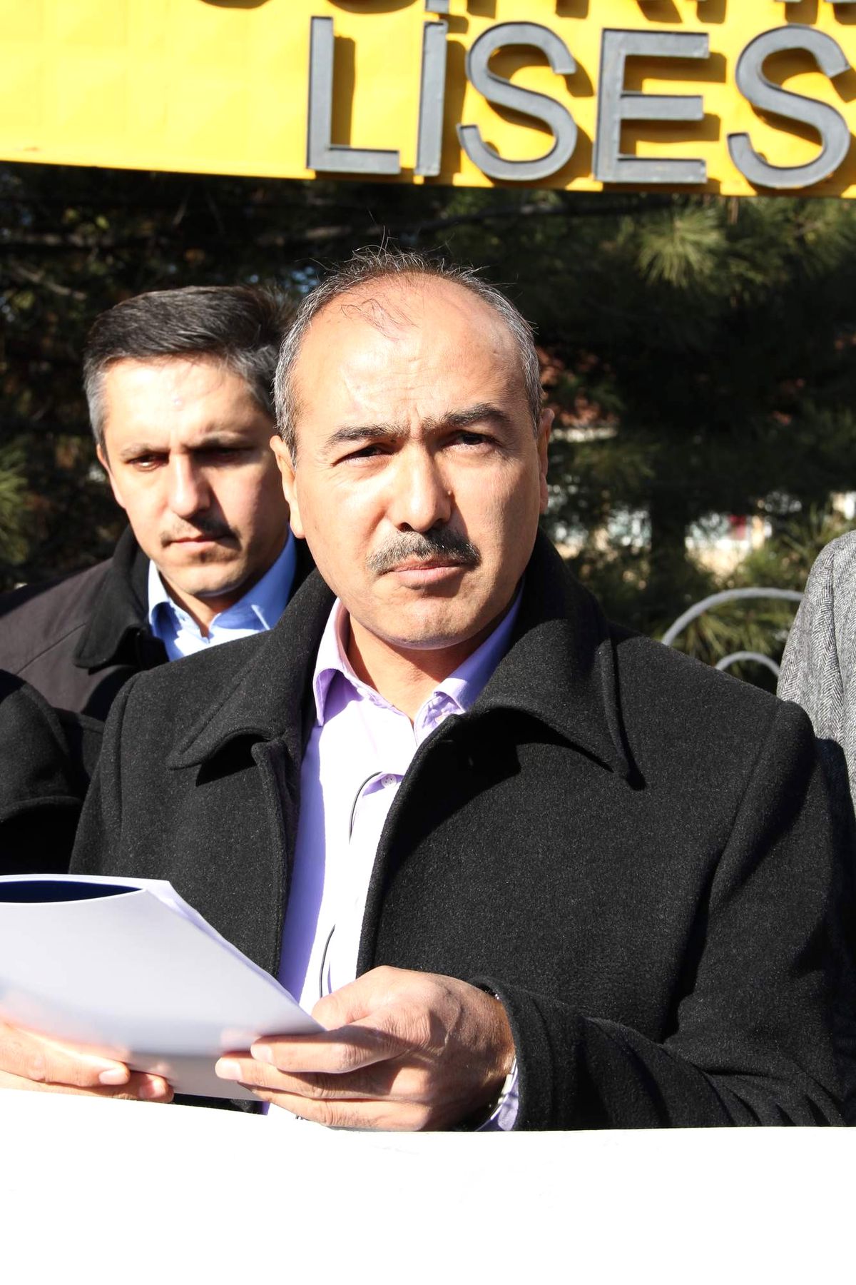 Eğitim Bir Sen\'den Kıyafet Yönetmeliği Protestosu