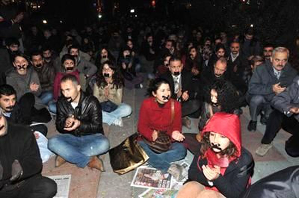 Emek ve Demokrasi Platformundan Siyah Bantlı Sessiz Eylem