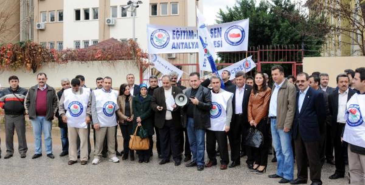 Öğretmenlerin Serbest Kıyafet İsyanı