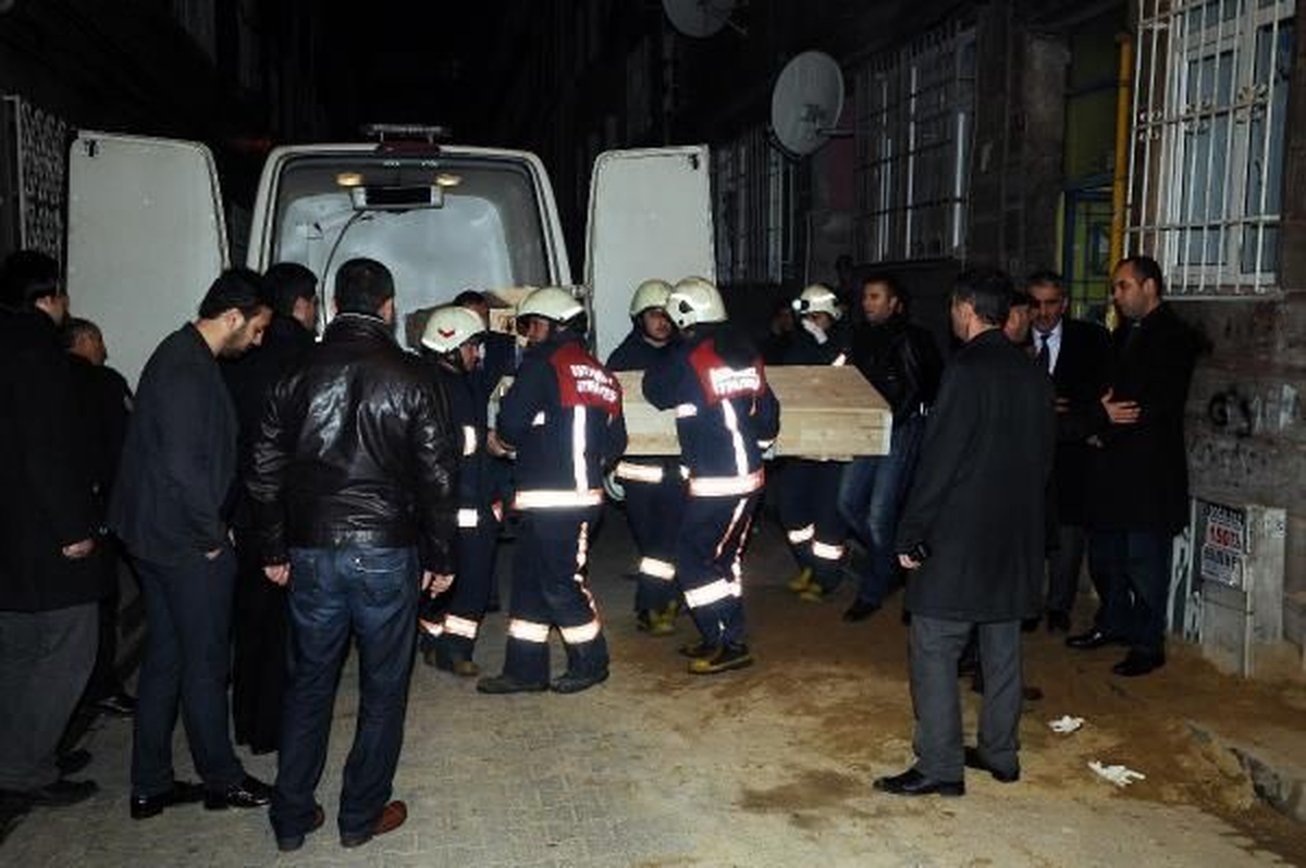 Fatih\'te Doğalgaz Zehirlenmesi: 3 Ölü