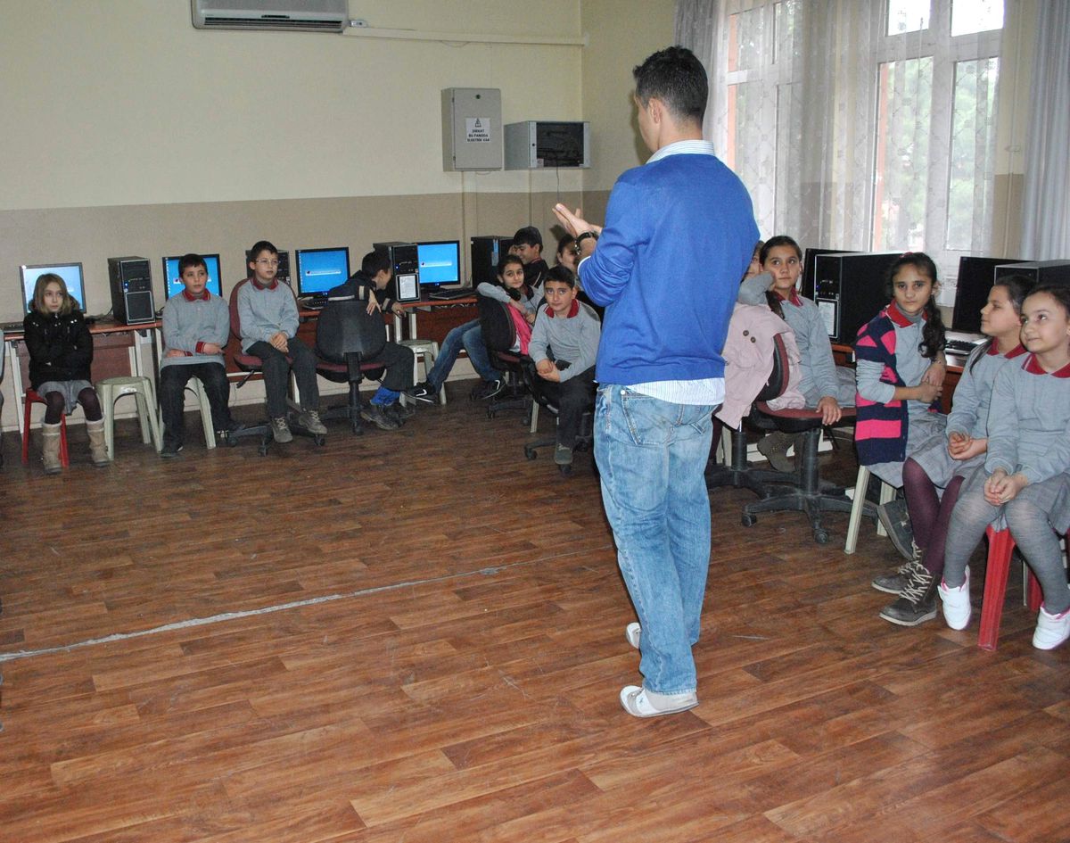 İlköğretim Okulunda Serbest Kıyafet Eylemi