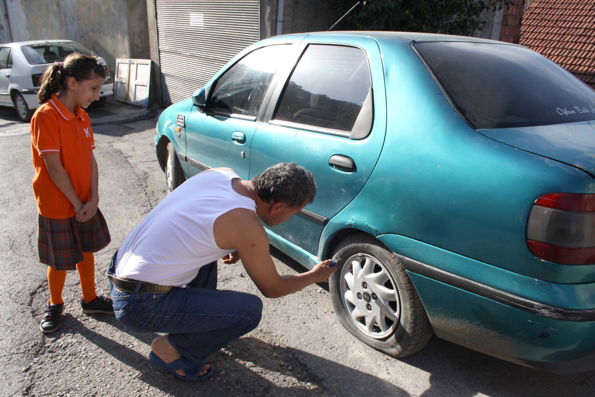 Isparta\'da 14 Otomobilin Lastikleri Kesildi