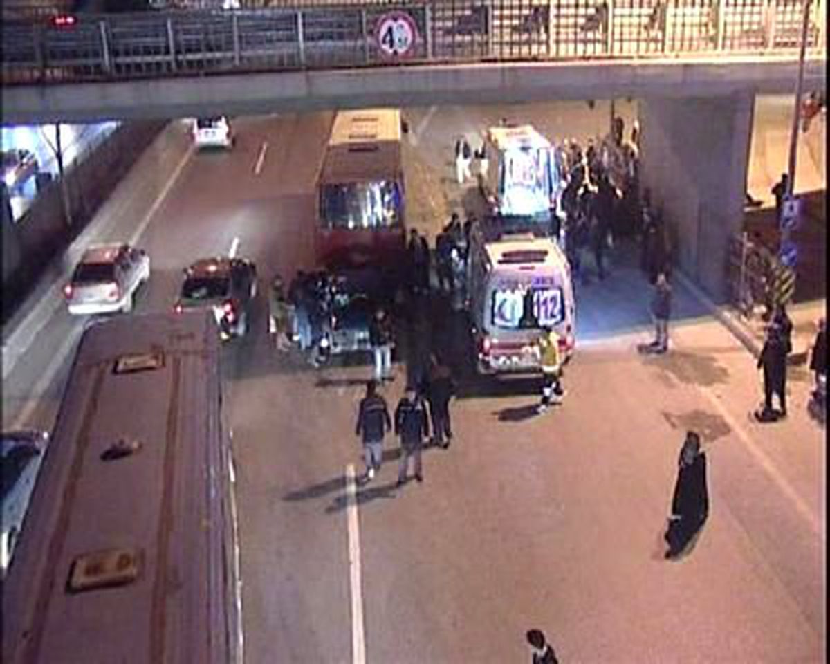 Kadıköy\'de Sıkışmalı Kaza 2 Yaralı