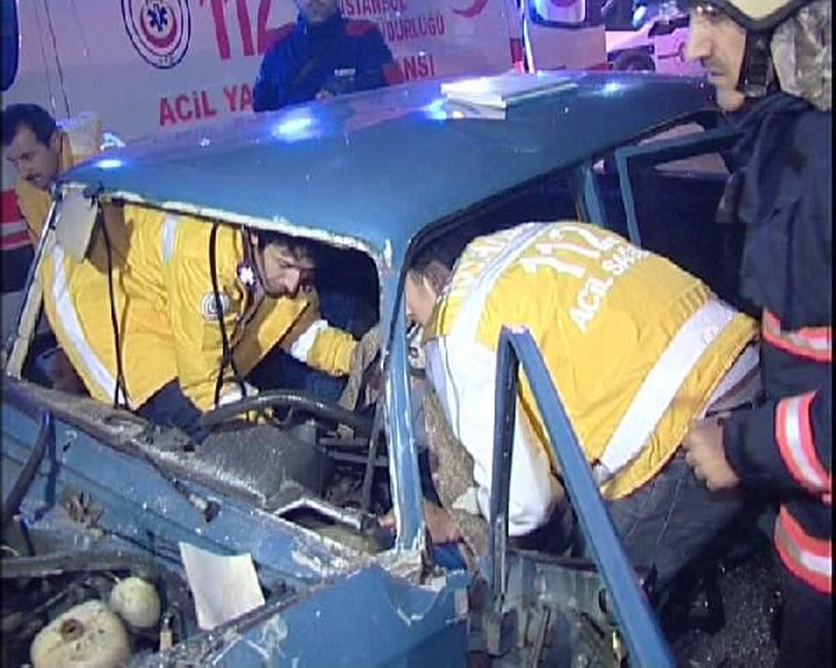 Kadıköy\'de Trafik Kazası: 2 Yaralı