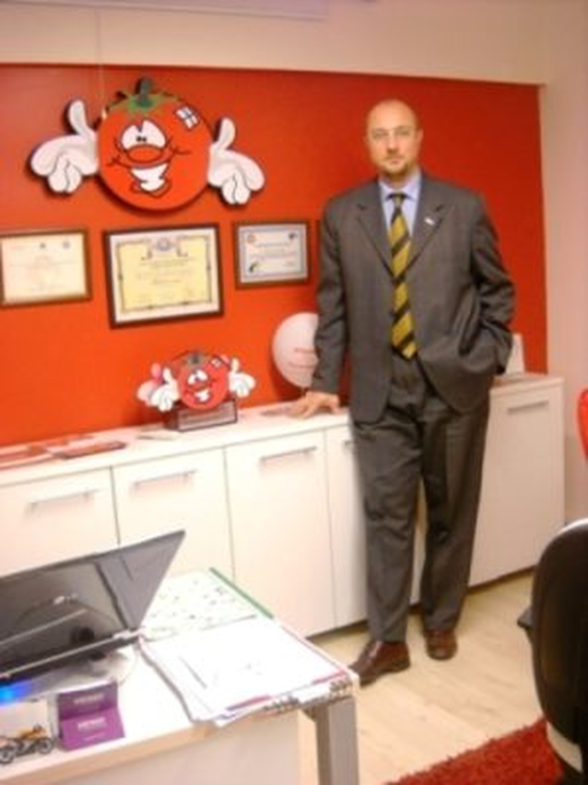 Kırmızı-Beyaz renkleriyle % 100 Yerli Firma