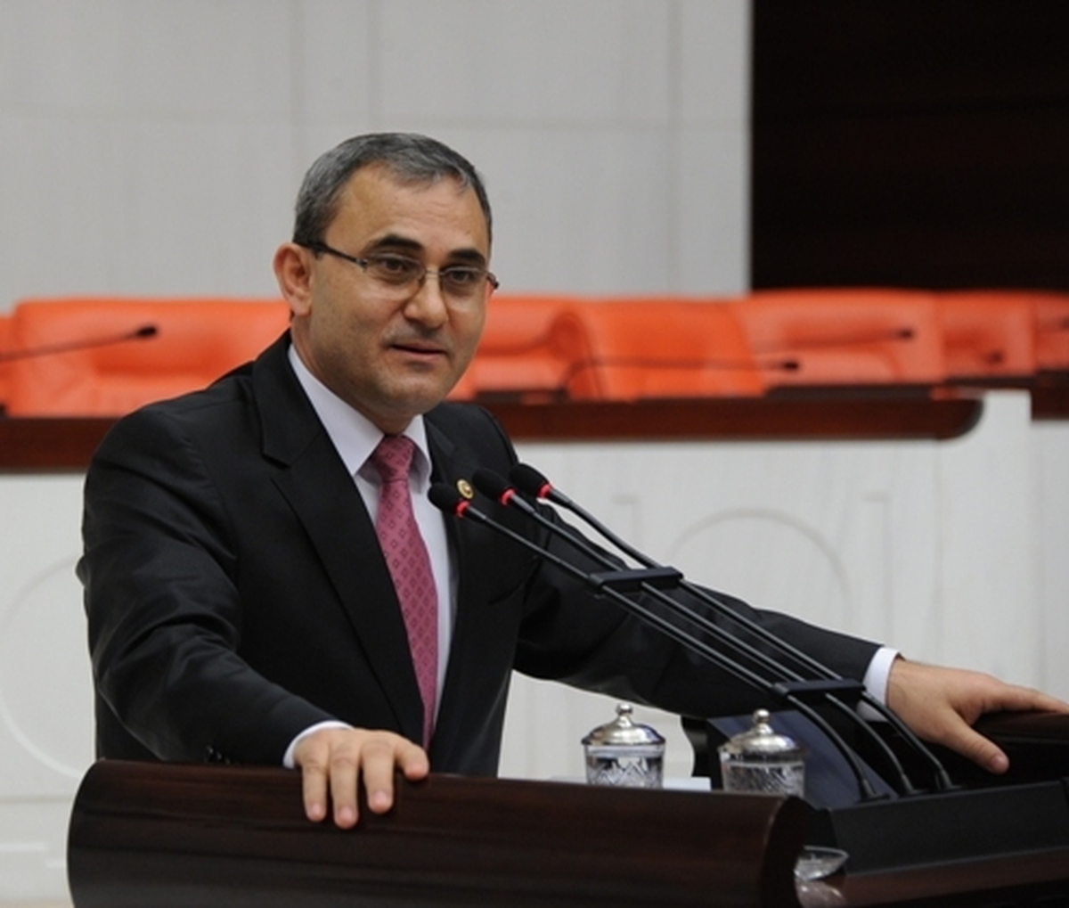 MHP\'li Alim Işık İibf Mezunlarının Problemlerini Meclis Gündemine Taşıdı