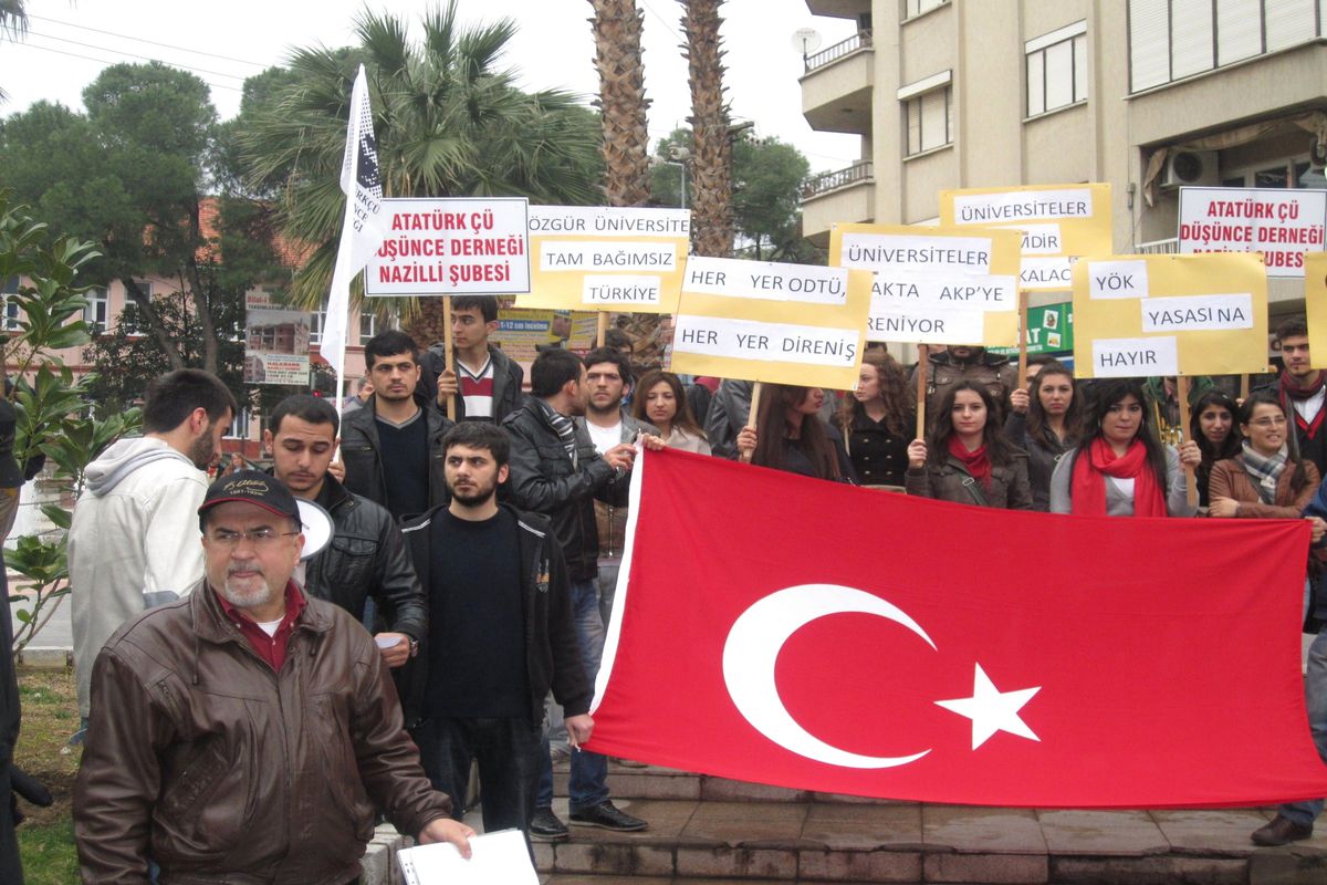 Nazilli\'de Üniversitelilerden ODTÜ\'lülere Destek