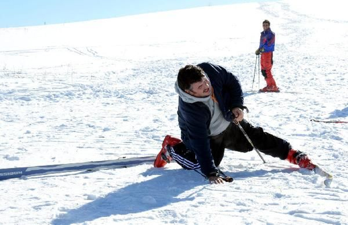 Öğretim Üyeleri Düşe Kalka Kayak Yaptı