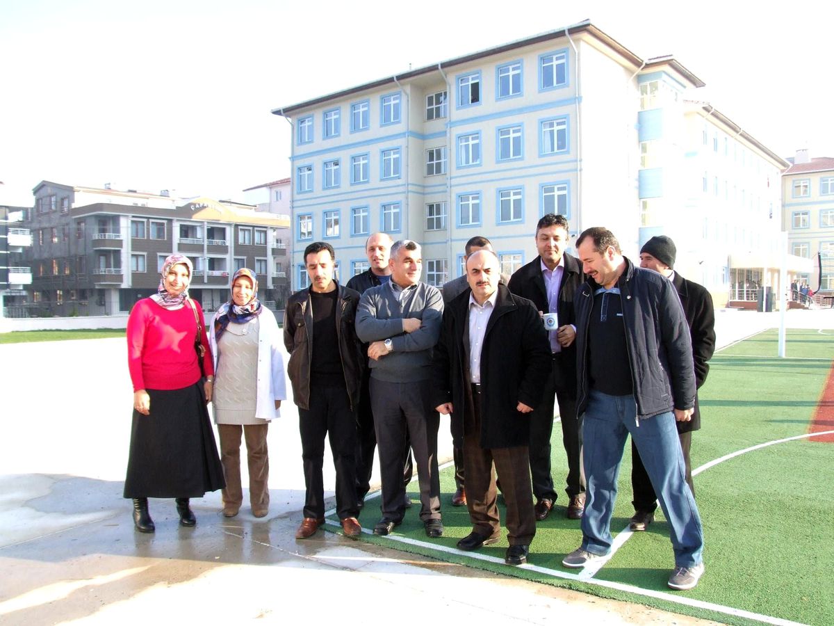 Öğretmenler Serbest Kıyafetle Derse Girdi