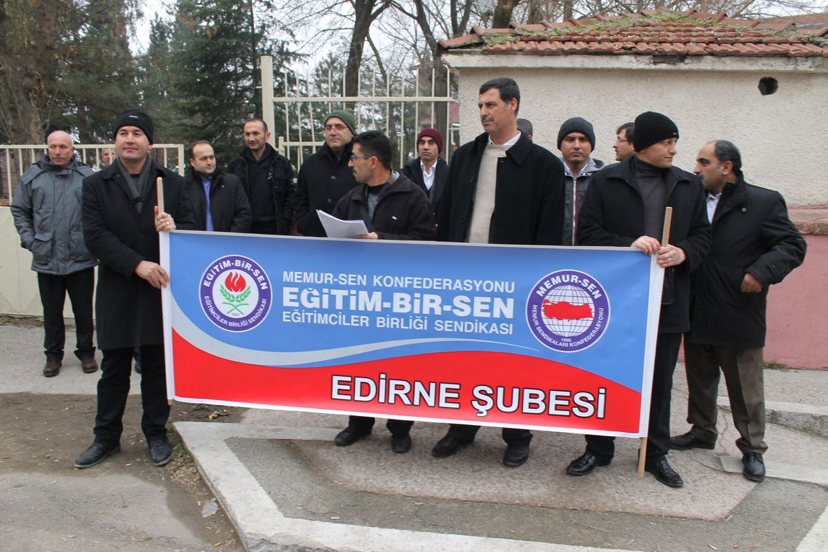 Öğretmenlerden Kılık Kıyafet Eylemi