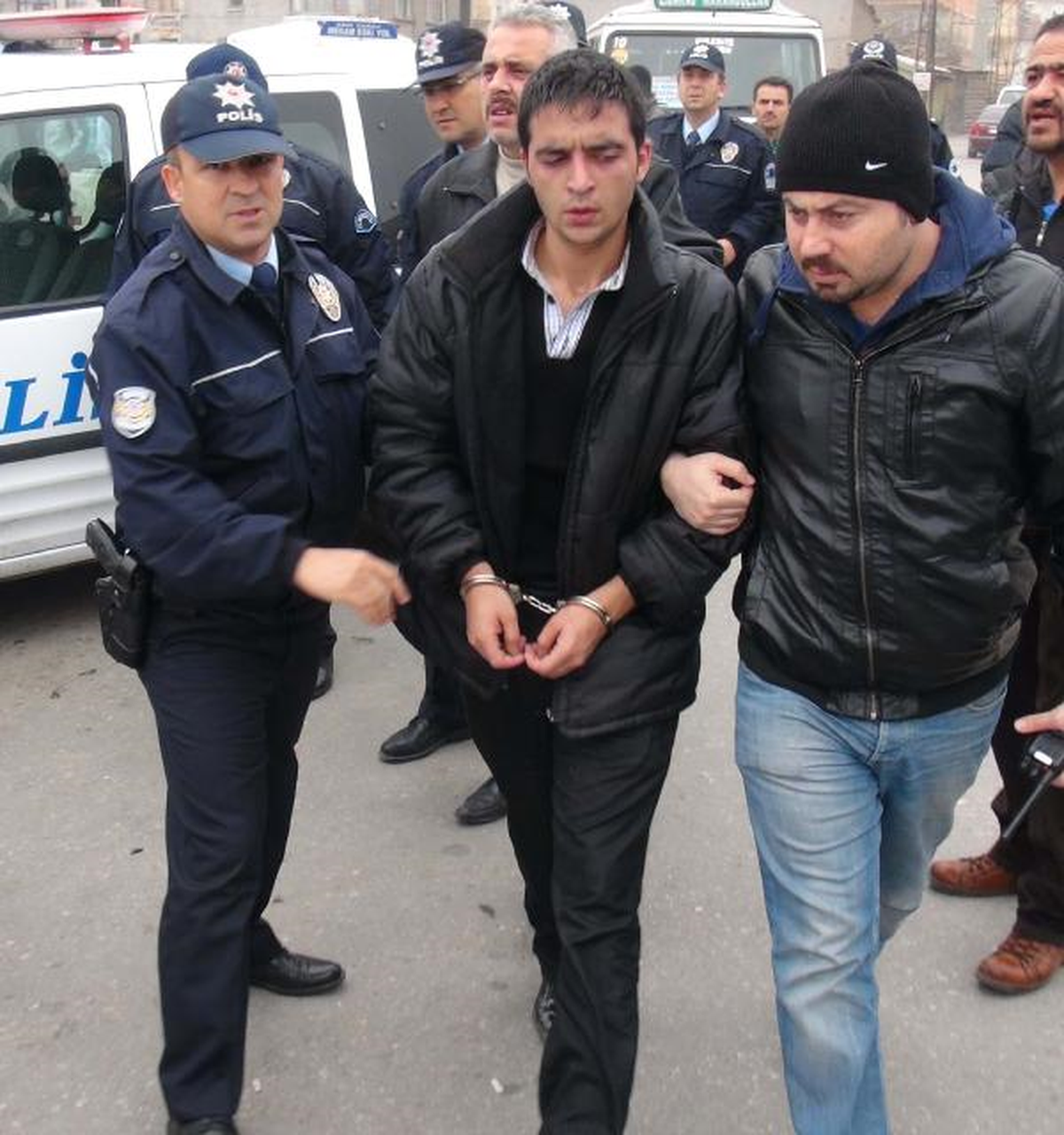 Otomobil Hırsızı Polisten Kaçamadı