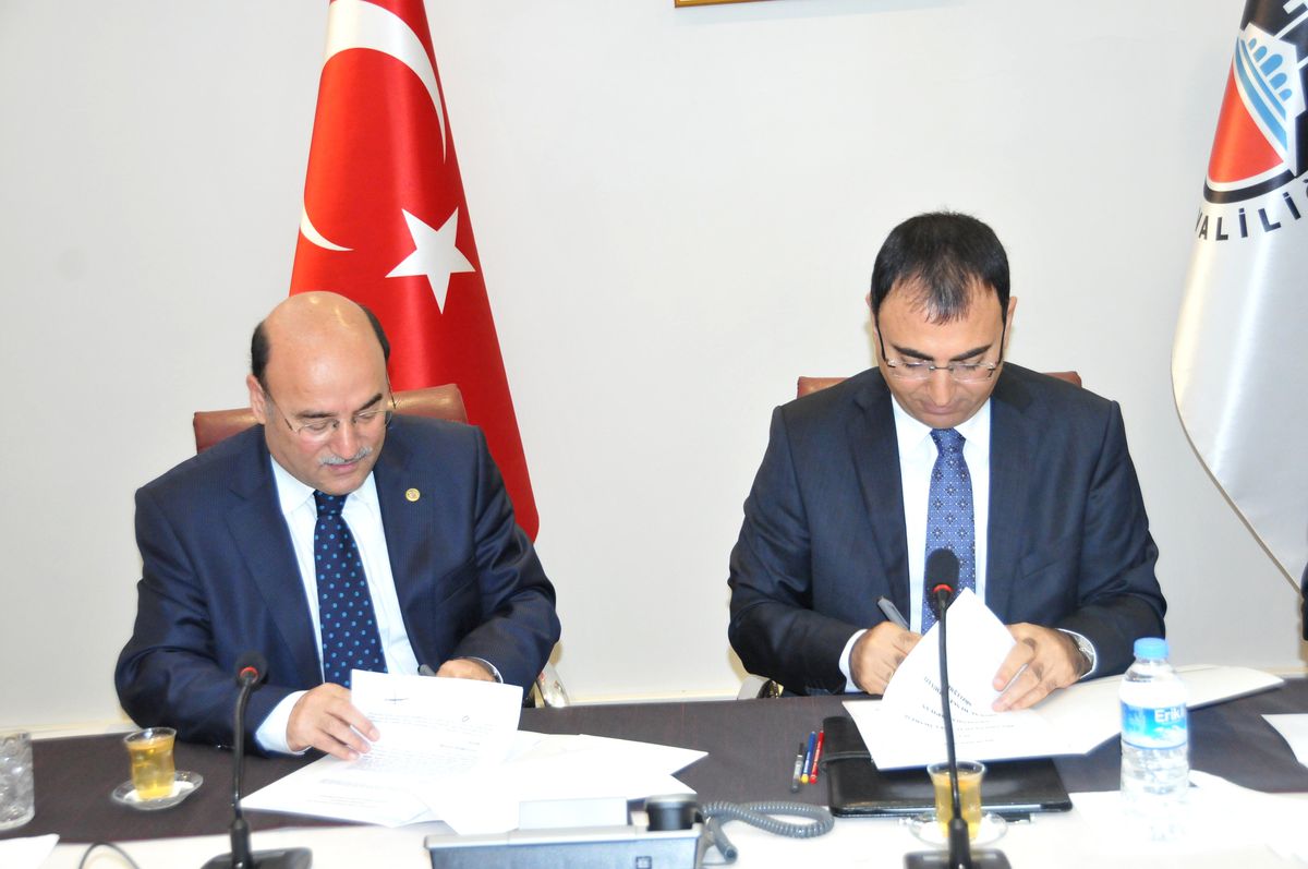 Özel İdare Çalışanlarına Sosyal Denge Tazminat Sözleşmesi İmzalandı