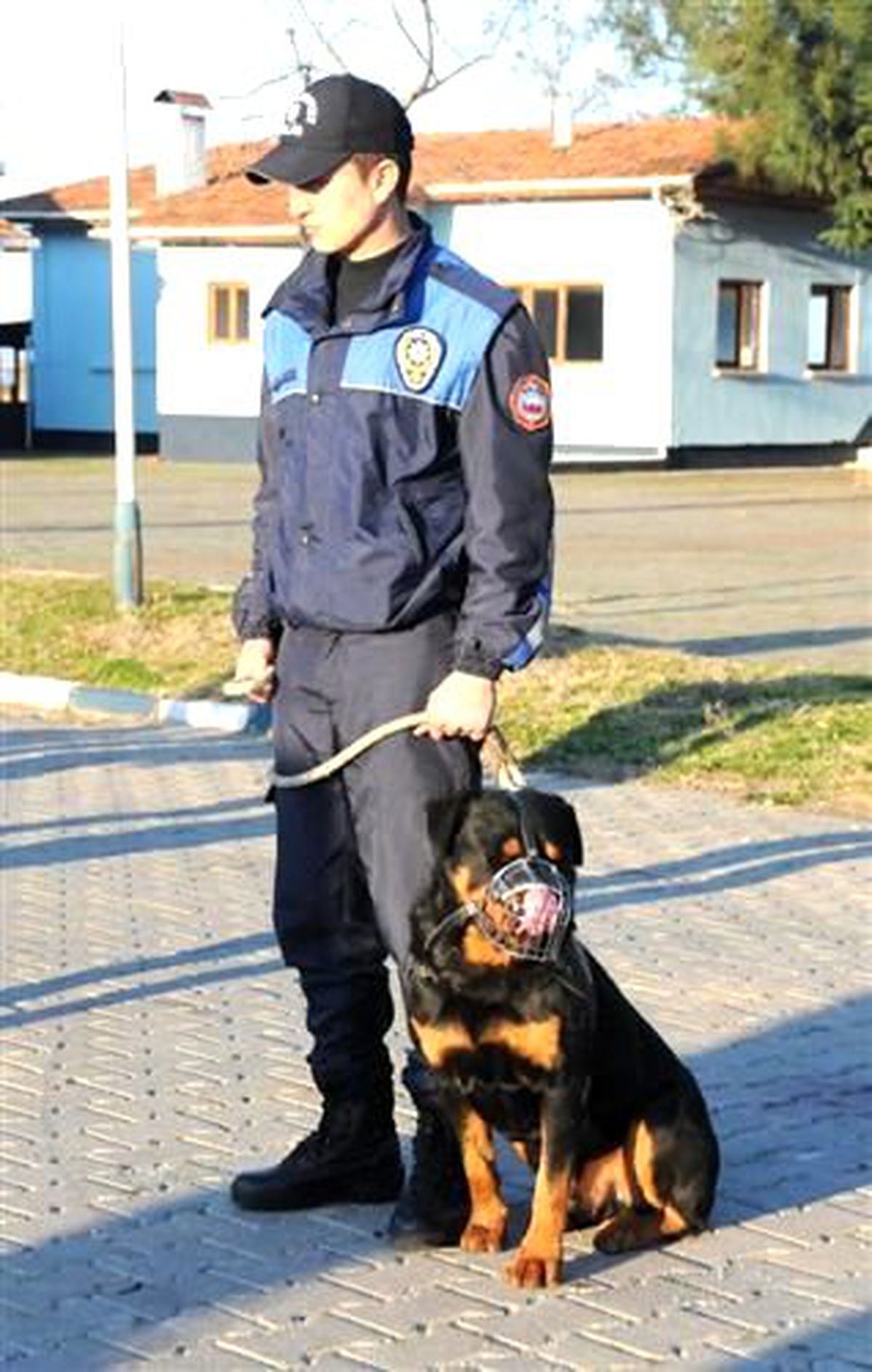 Polisin Tatbikatında, Polis Okulu Öğrencileri Gösterici Oldu