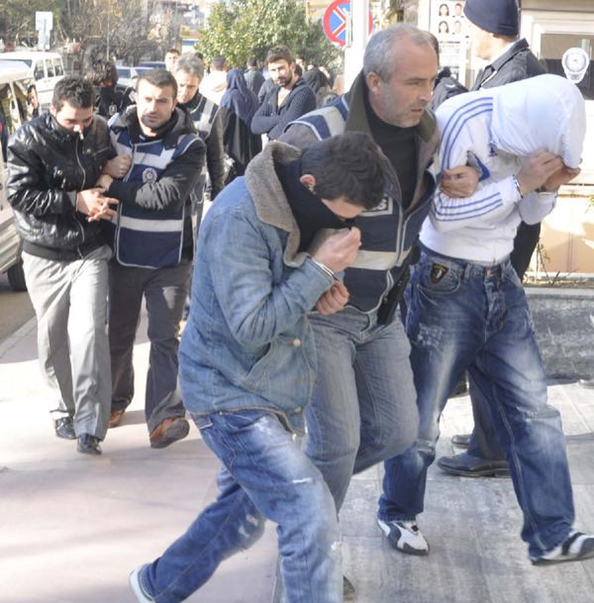 Kaza Yapan 5 Hırsızlık Şüphelisi Yakalandı