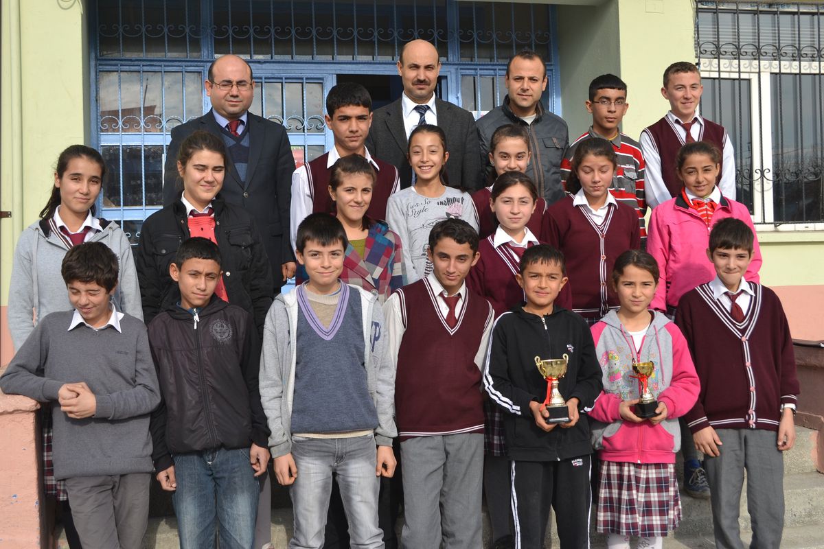 Rafet Üçelli İlköğretim Okulu Öğrencileri, Atatürk Koşusu'nda Rakip Tanımadı