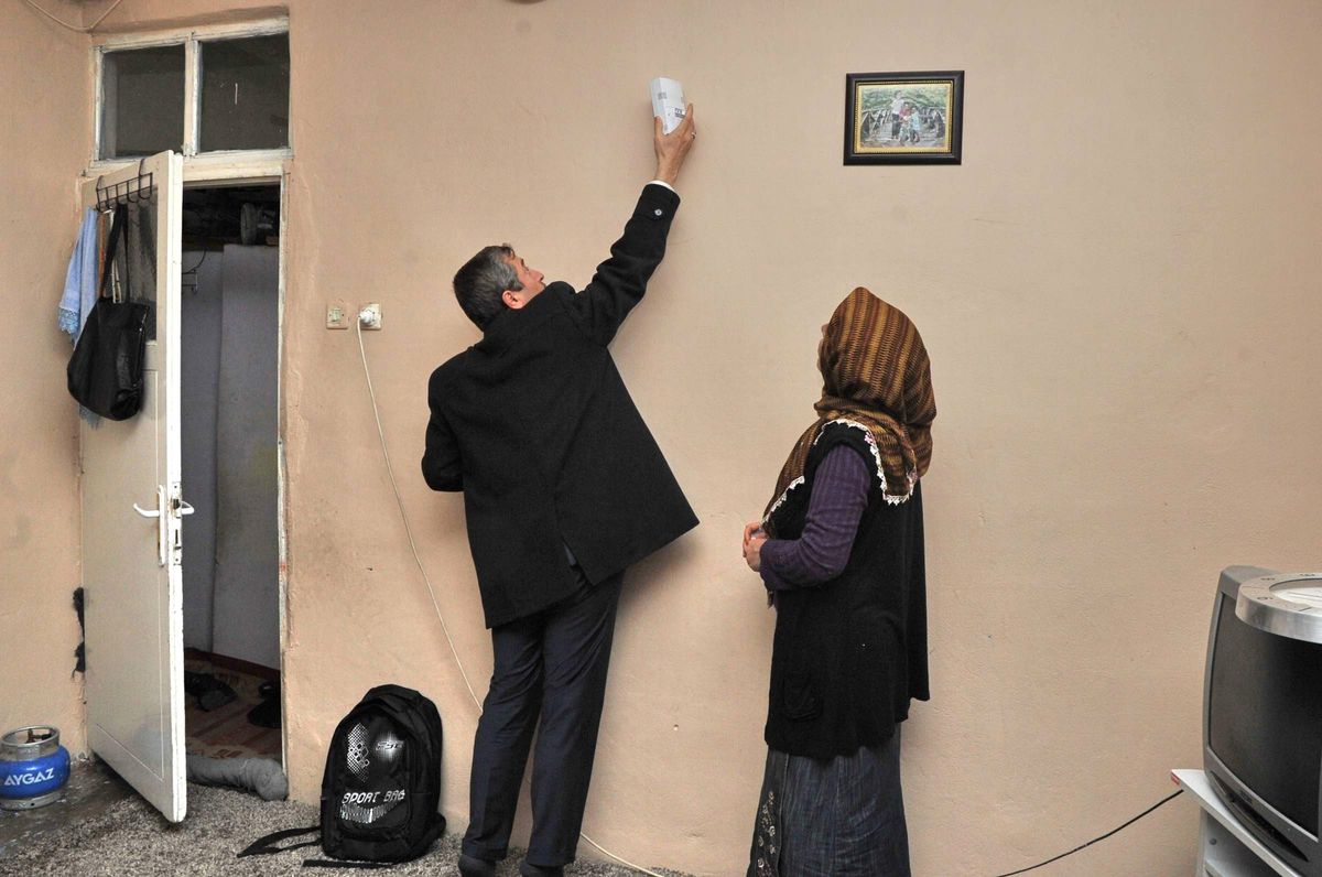 Şahinbey Belediyesi\'nden 3 Bin Aileye Soba Zehirlenmelerine Karşı Alarm Cihazı