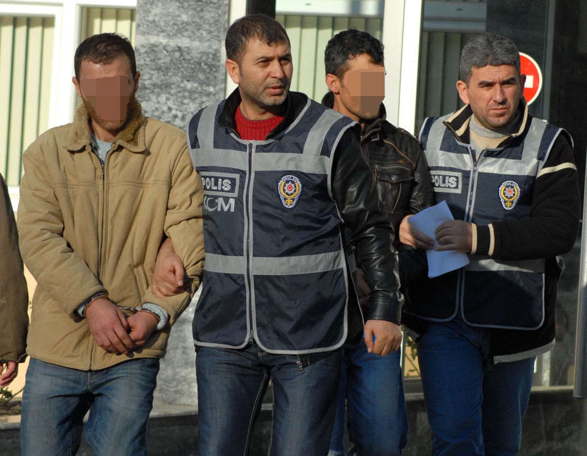 Satışa Hazır Uyuşturucu Hap ve Esrarla Yakalandılar