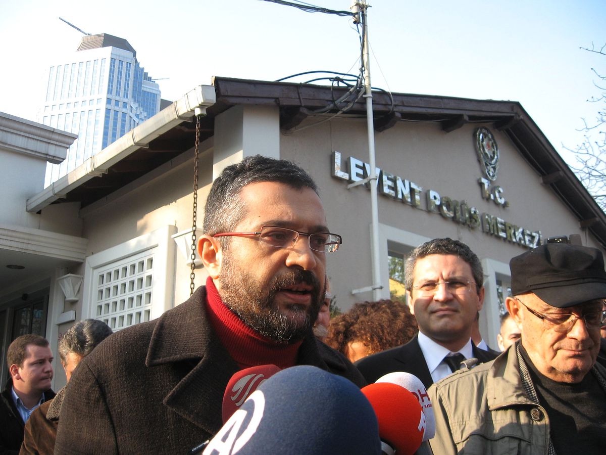 Soner Yalçın\'dan İmza Sonrası Açıklama