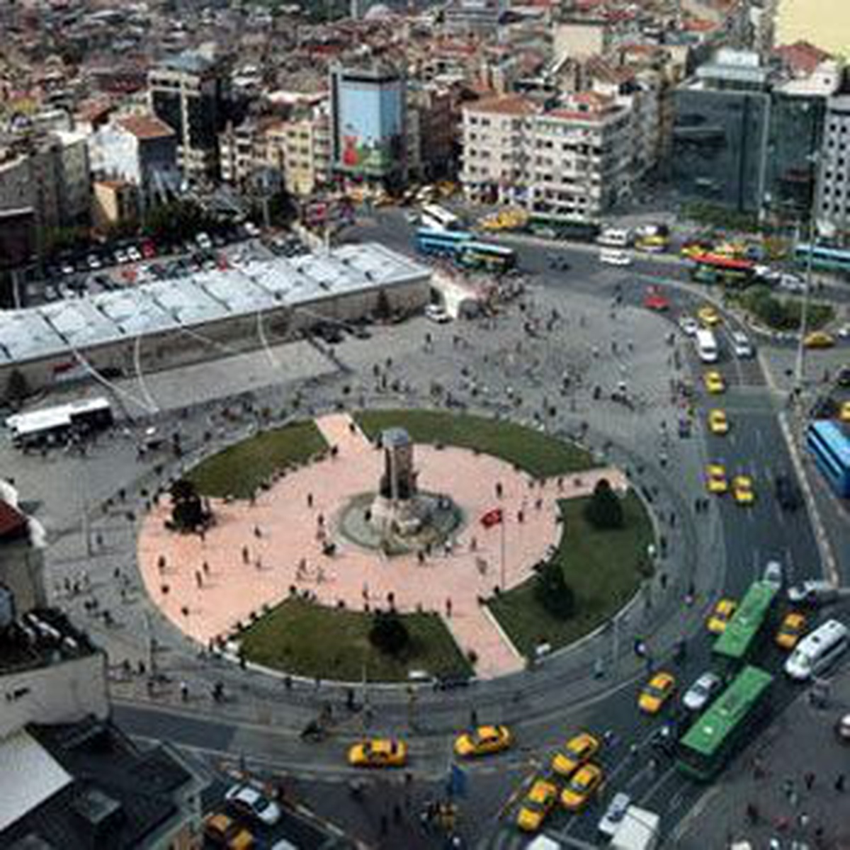 Taksim\'de Kurulan Güvenlik Kameraları Kaldırıldı