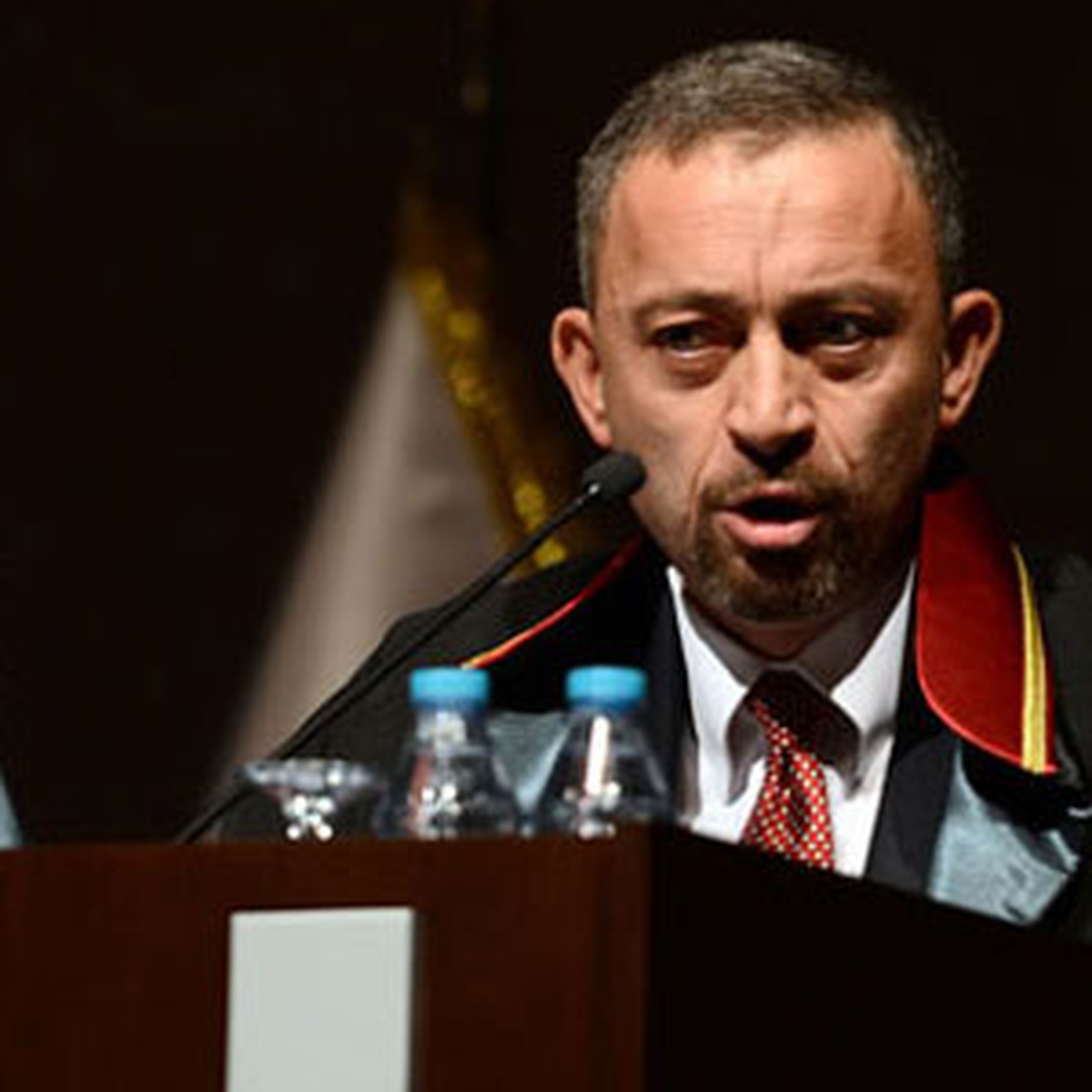 Ümit Kocasakal\'ın Odası Kurşunlandı