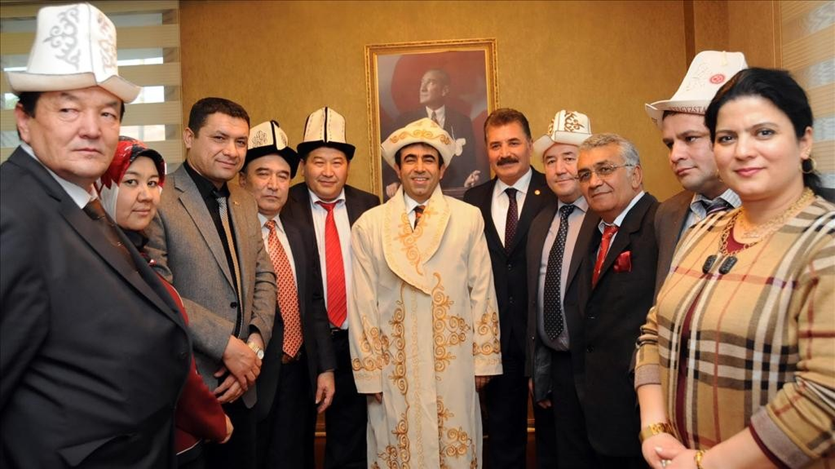 Vali Güzeloğlu Kırgız Konukları Kabul Etti