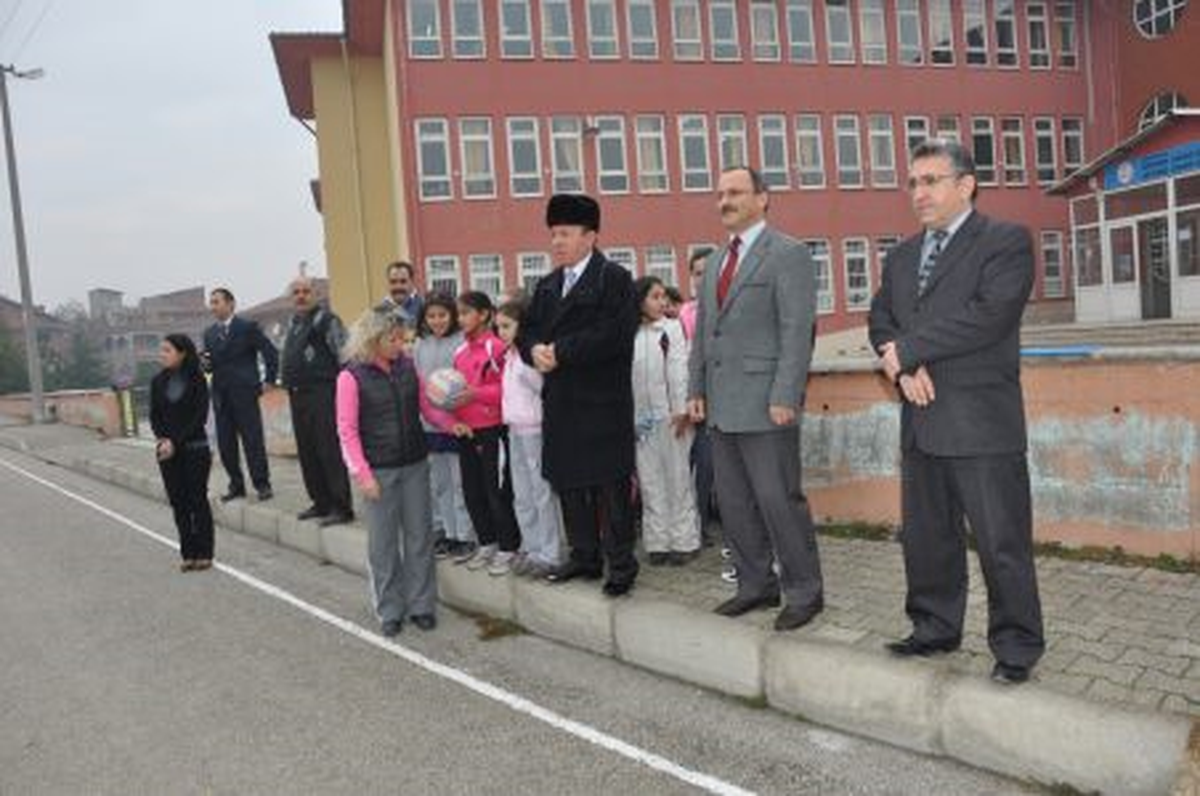 Vali Oğuz, 2013 Yılına Okul Ziyaretiyle Başladı