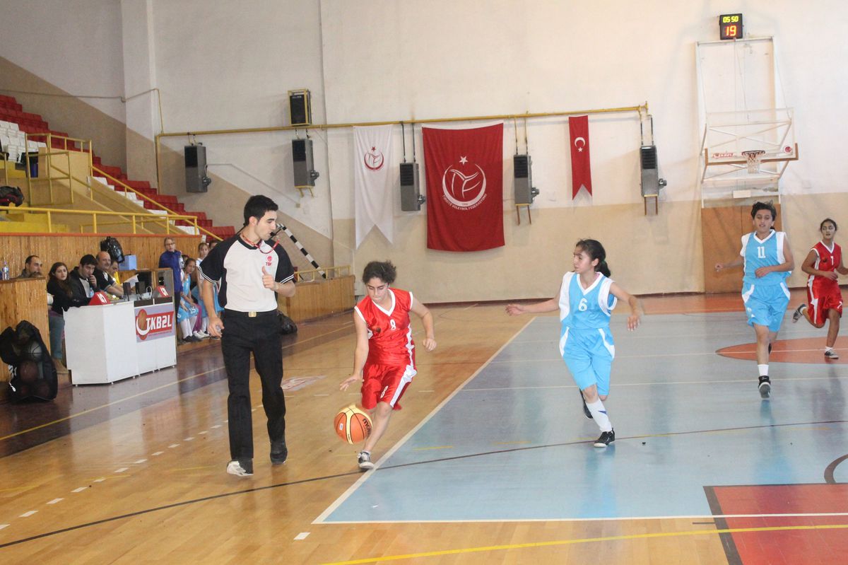 Yalova\'da Basketbol Heyecanı Devam Ediyor