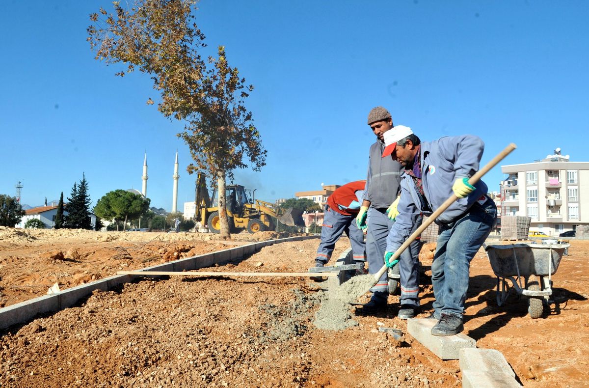 Yeni Emek Mahallesi\'nde Park Yapılıyor