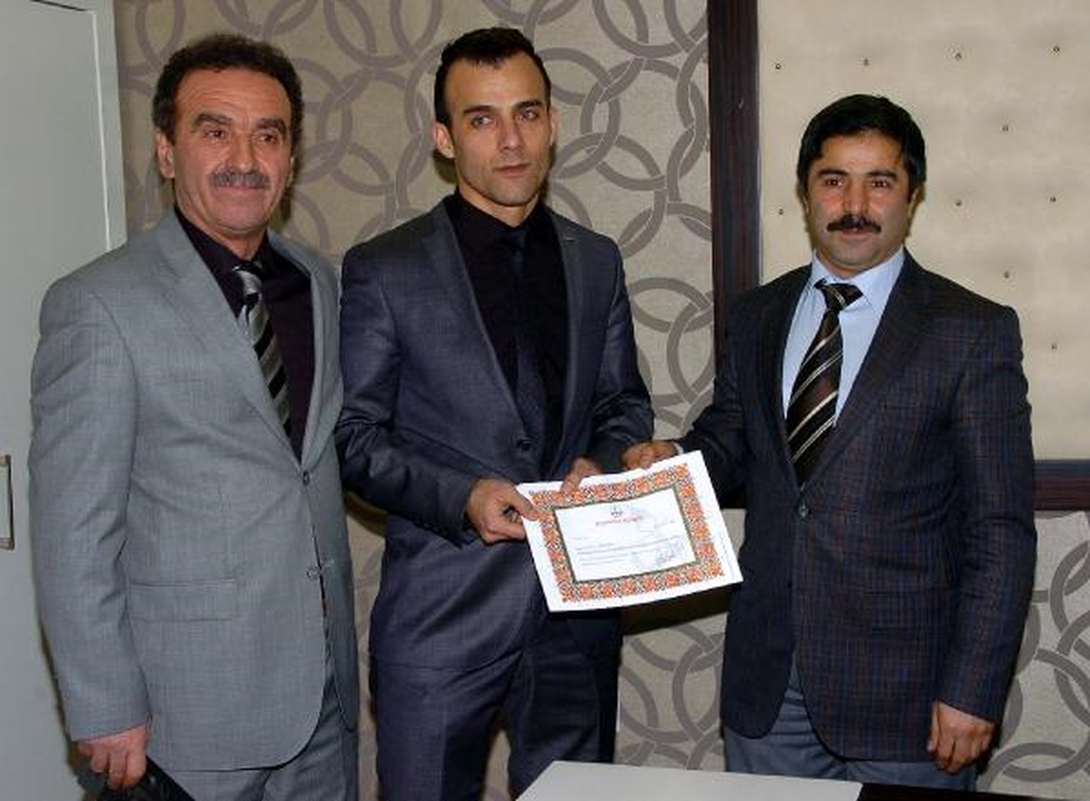 Zonguldak\'ta \'Yılın Öğretmeni\'ne Teşekkür Belgesi