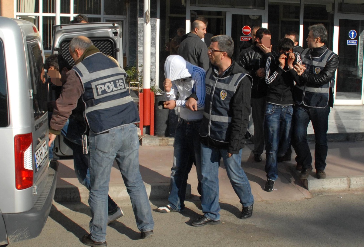 33 Yerden Hırsızlık Yapan 4 Kişi Tutuklandı