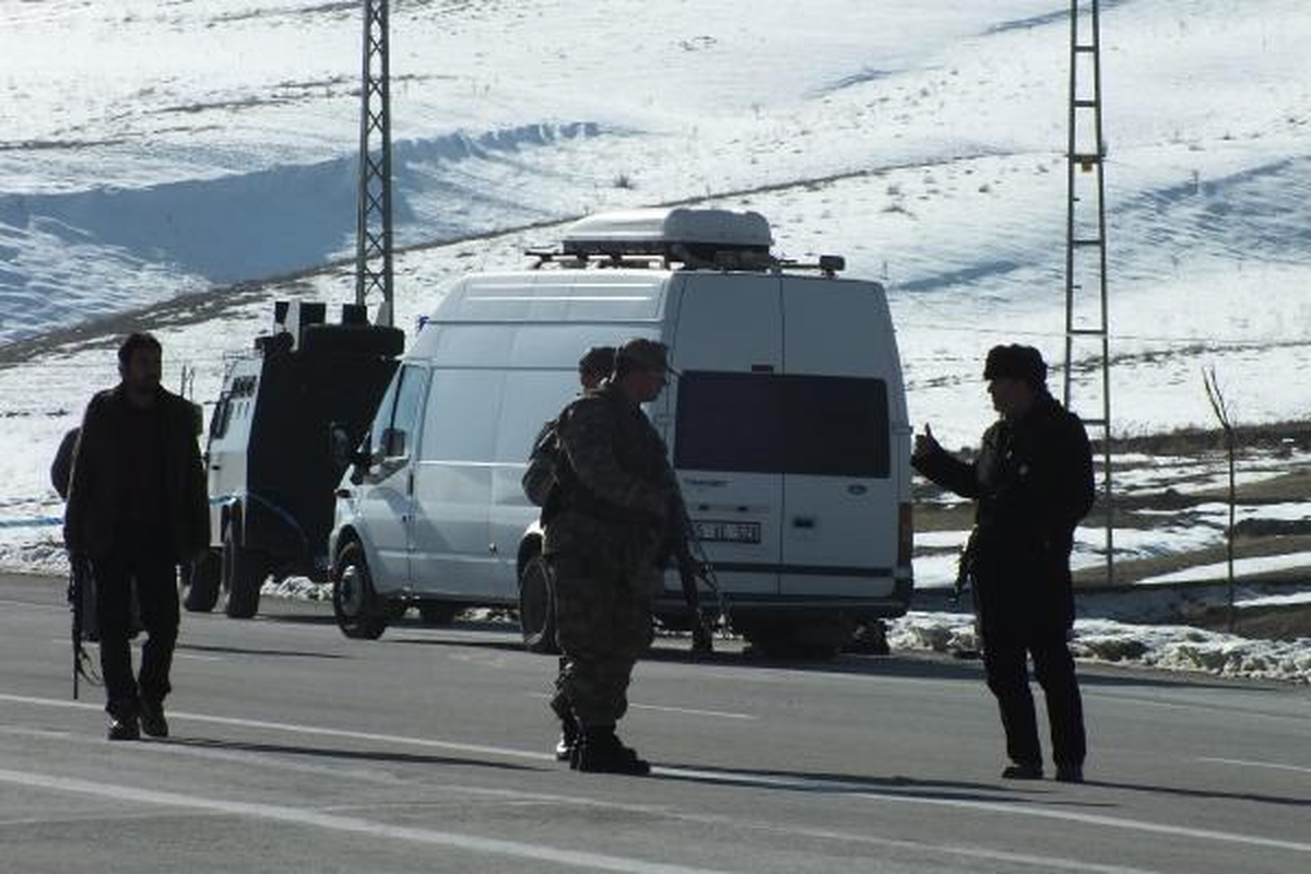 Yoldaki Teneke Kutu Polisi Alarma Geçirdi