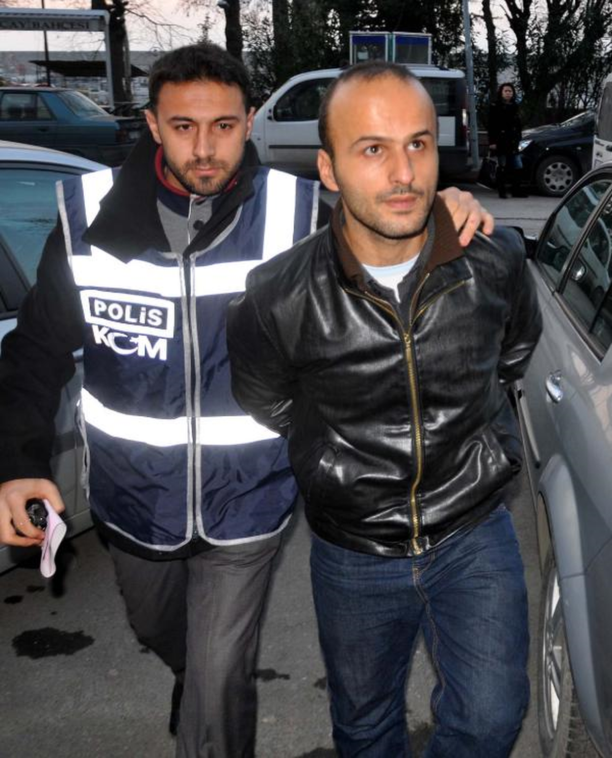 Bahçeye Gömülen 183 Gram Esrar Bulundu