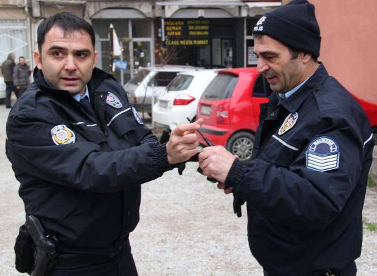 Balıkesir\'de Kedi Kurtarma Operasyonu