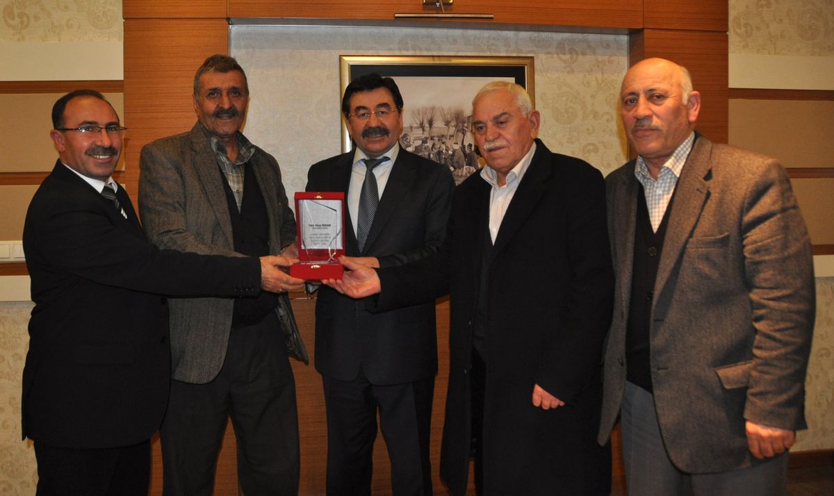 Başkan Odabaşı\'na Teşekkür Plaketi