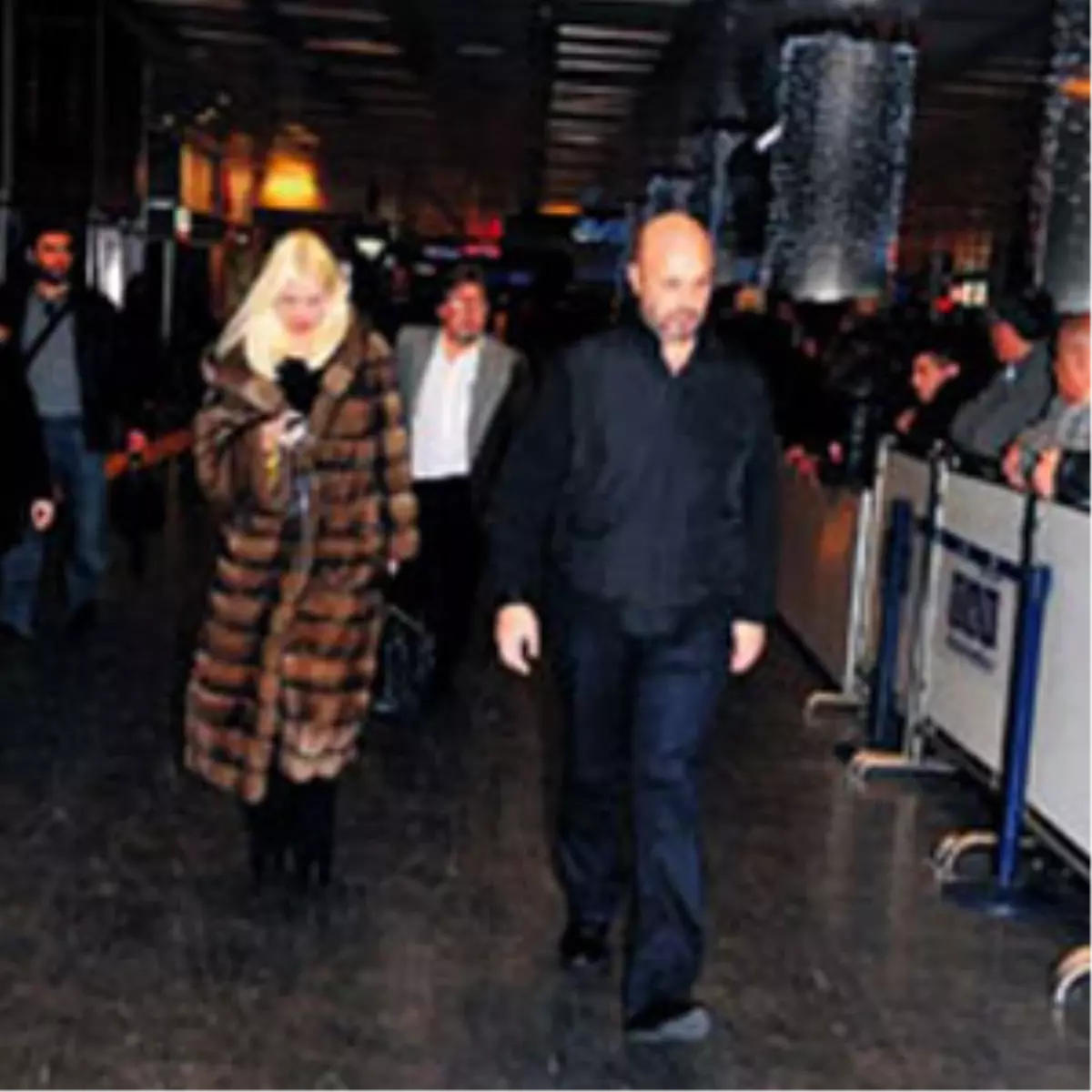 Bir Yerlerden Geliyorlar!