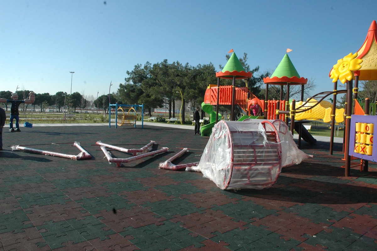 Cumhuriyet Parkına Yeni Oyun Grupları