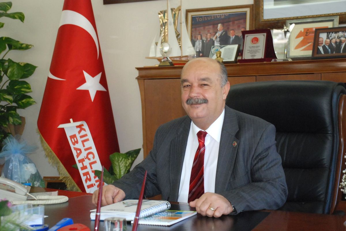 Didim\'e Yerleşen Her Aileye Çam Fidanı