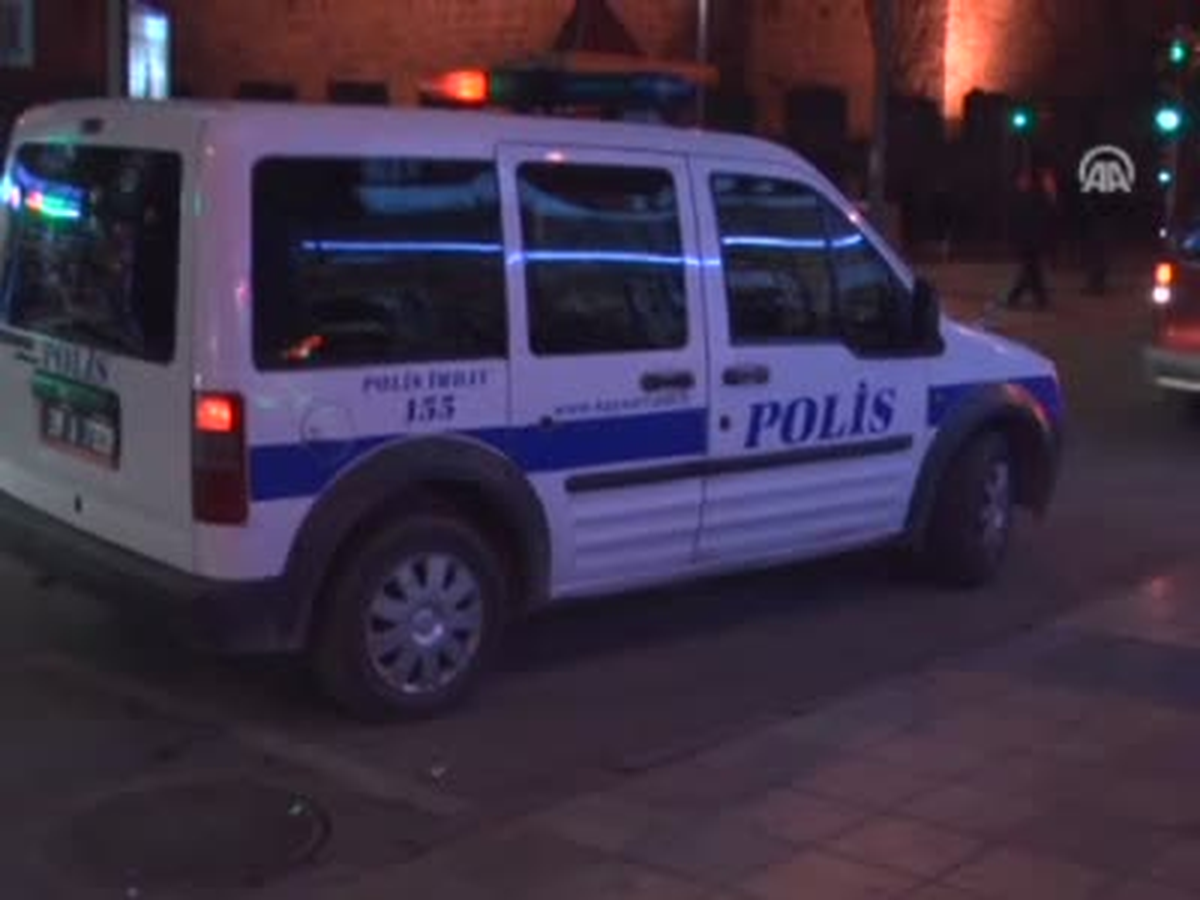 Dolandırıcılar İçin Otomobilini Sattı