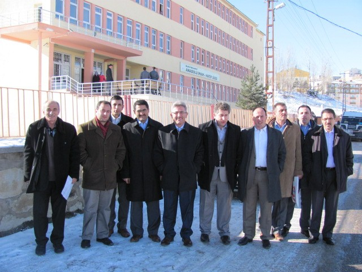 Eğitim-Bir-Sen Bayburt Şubesi\'nden Kıyafet Tepkisi
