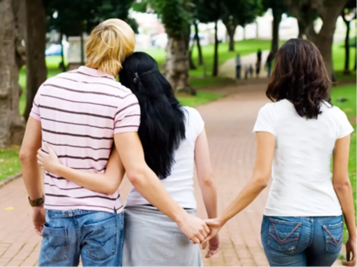 Evli Erkekle Birlikte Olan Kadına Şok!