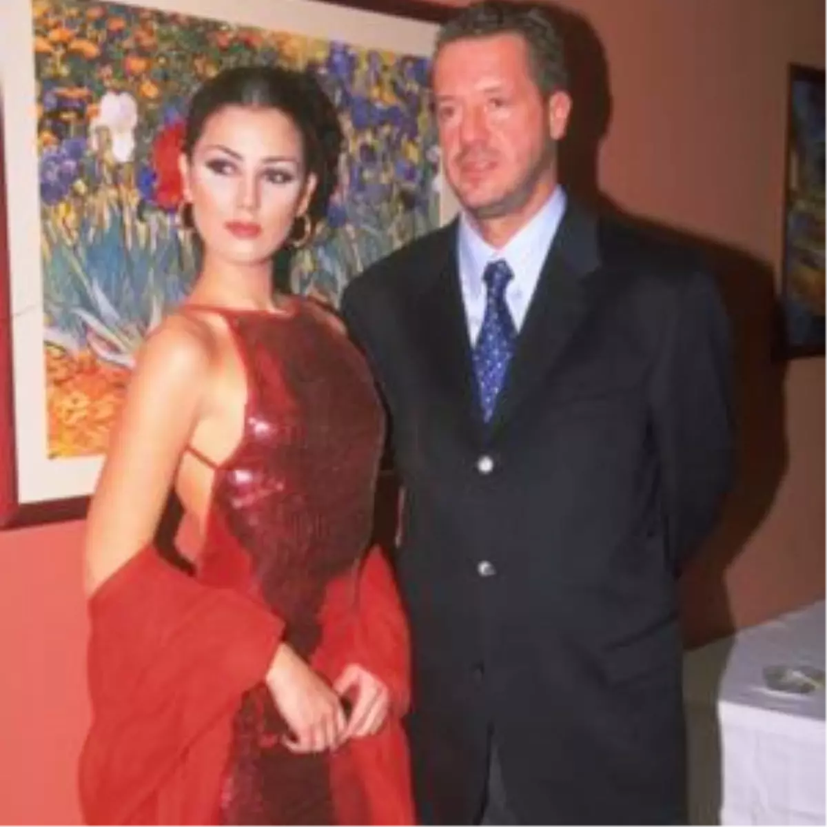 Eski Eşinin Silikonlarını Diline Doladı