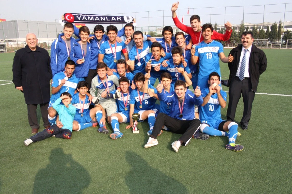 Futbol\'da Şampiyon Yamanlar Koleji