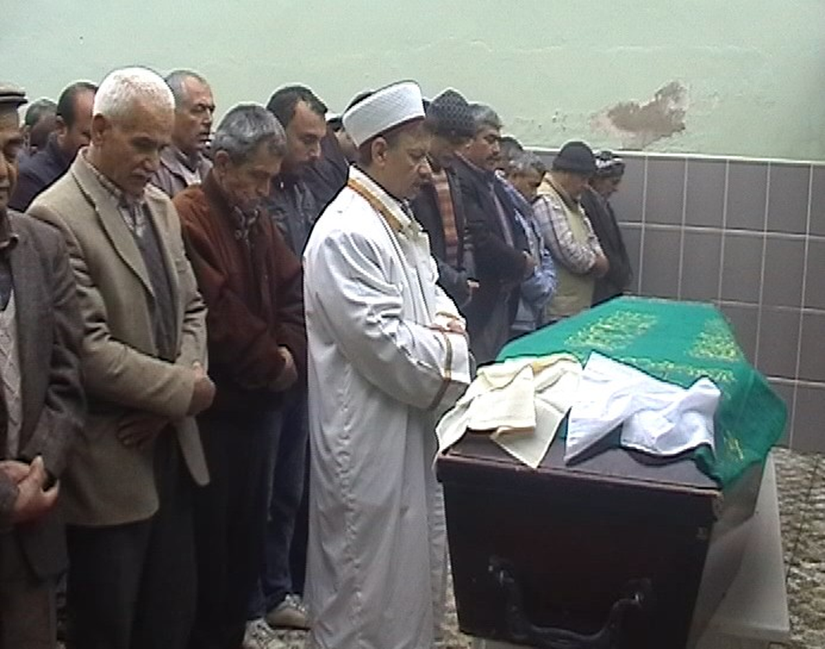 Havuzda Ölü Bulunan Çiçekçi Toprağa Verildi