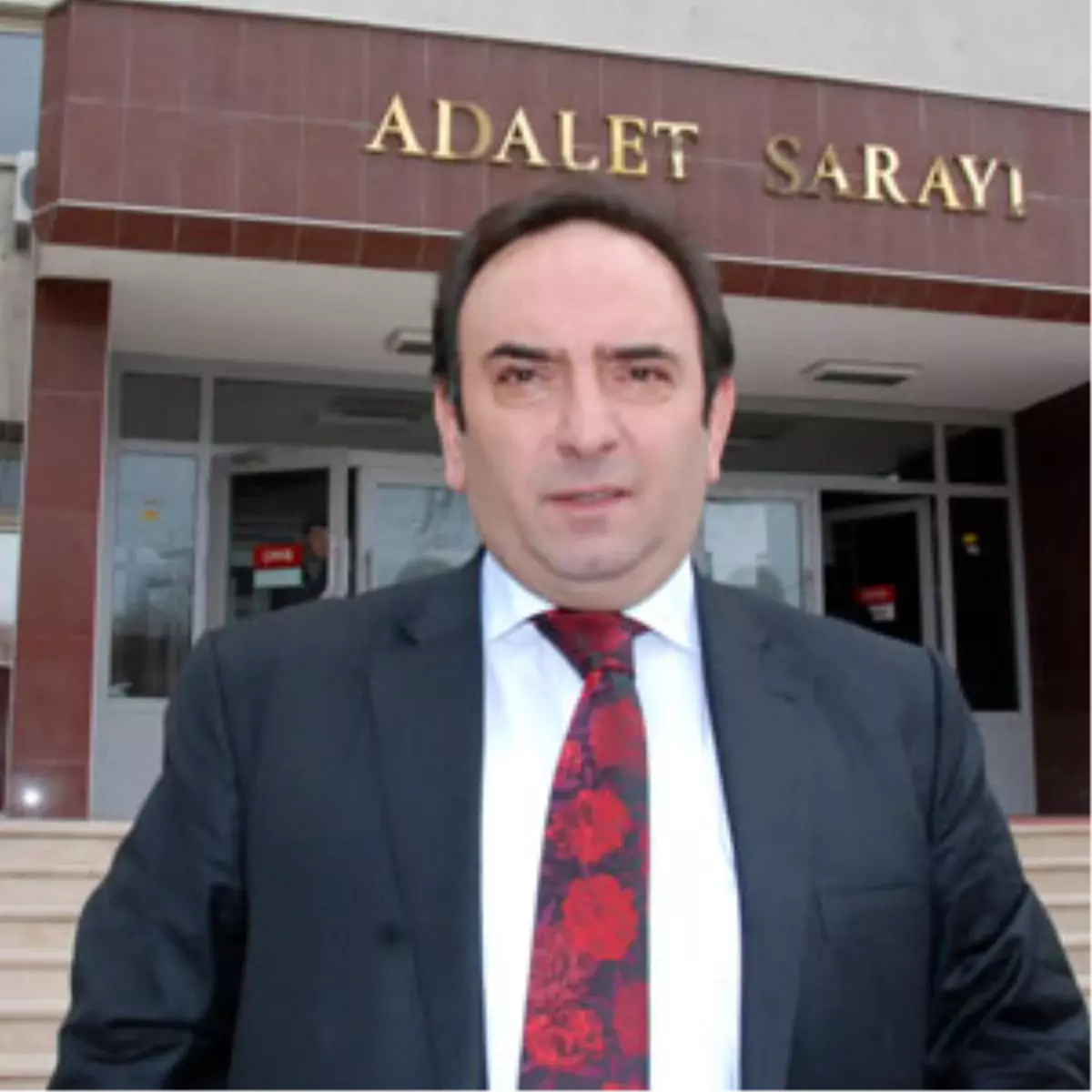 Karadayı\'nın Avukatı: Gözaltı ve Arama Kararı Yok