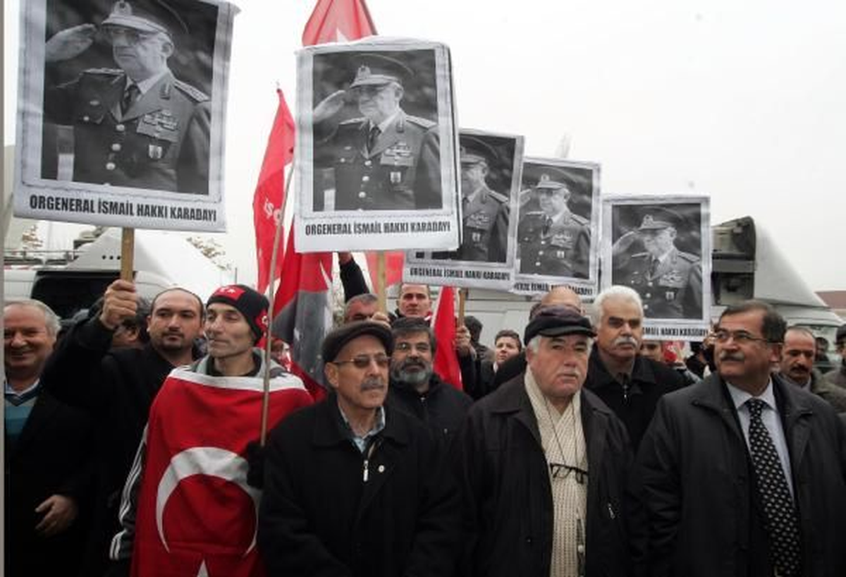 Karadayı\'nın İfadeye Çağrılmasına Protesto