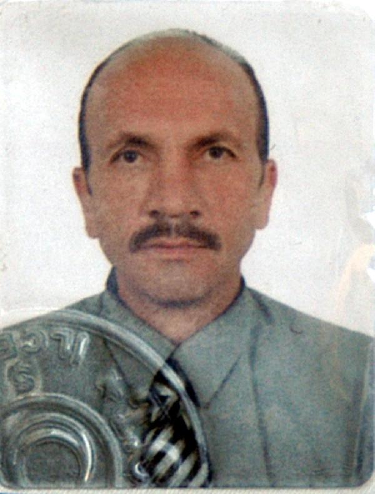 Kendini Ağaca Astı